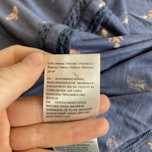 Ulla Popken Women's Blue Feather Print Button Front Tunic Top Size 16 Boho Flowy - Picture 6 of 11